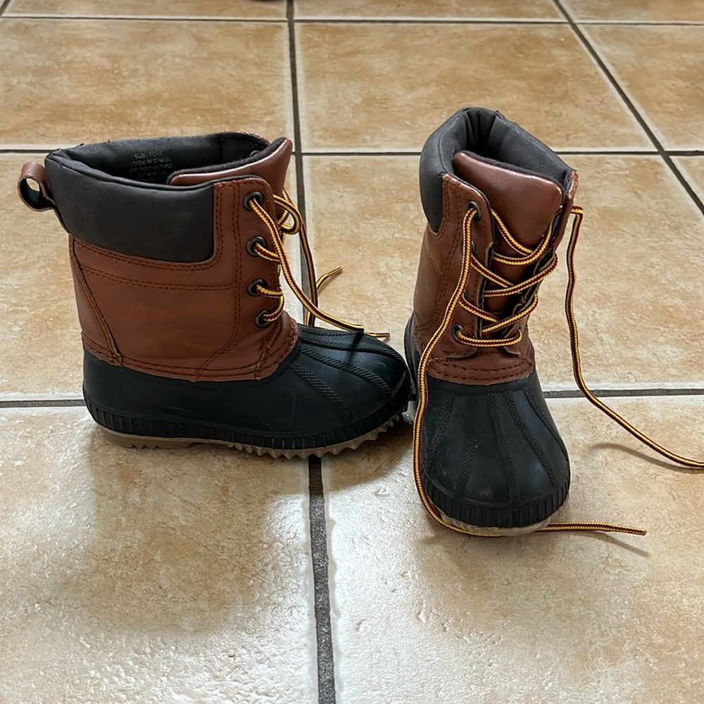 Toddler snow/ rain boots 7T/ 8T